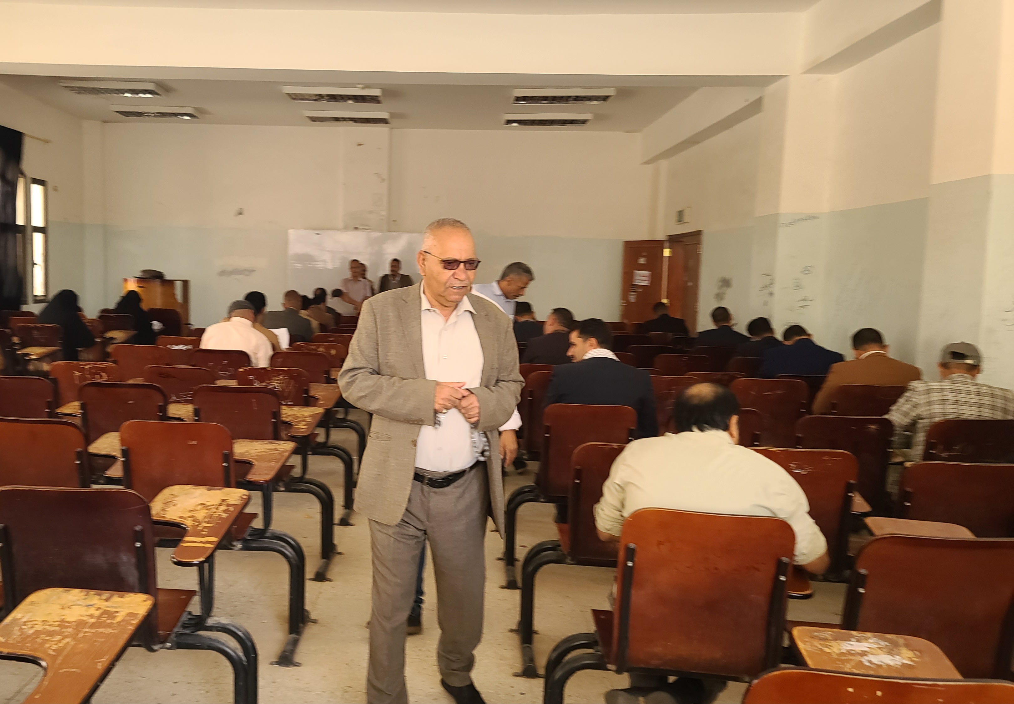 The Rector of Thamar University Inspects the Progress of Graduate Studies Examinations at the College of Applied Sciences
