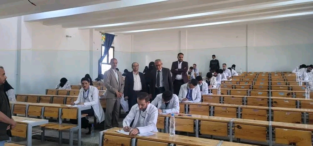 الدكتور المقداد يتفقد مركز الأمومة والطفولة ويطلع على سير اختبارات طلبة كلية الطب البشري