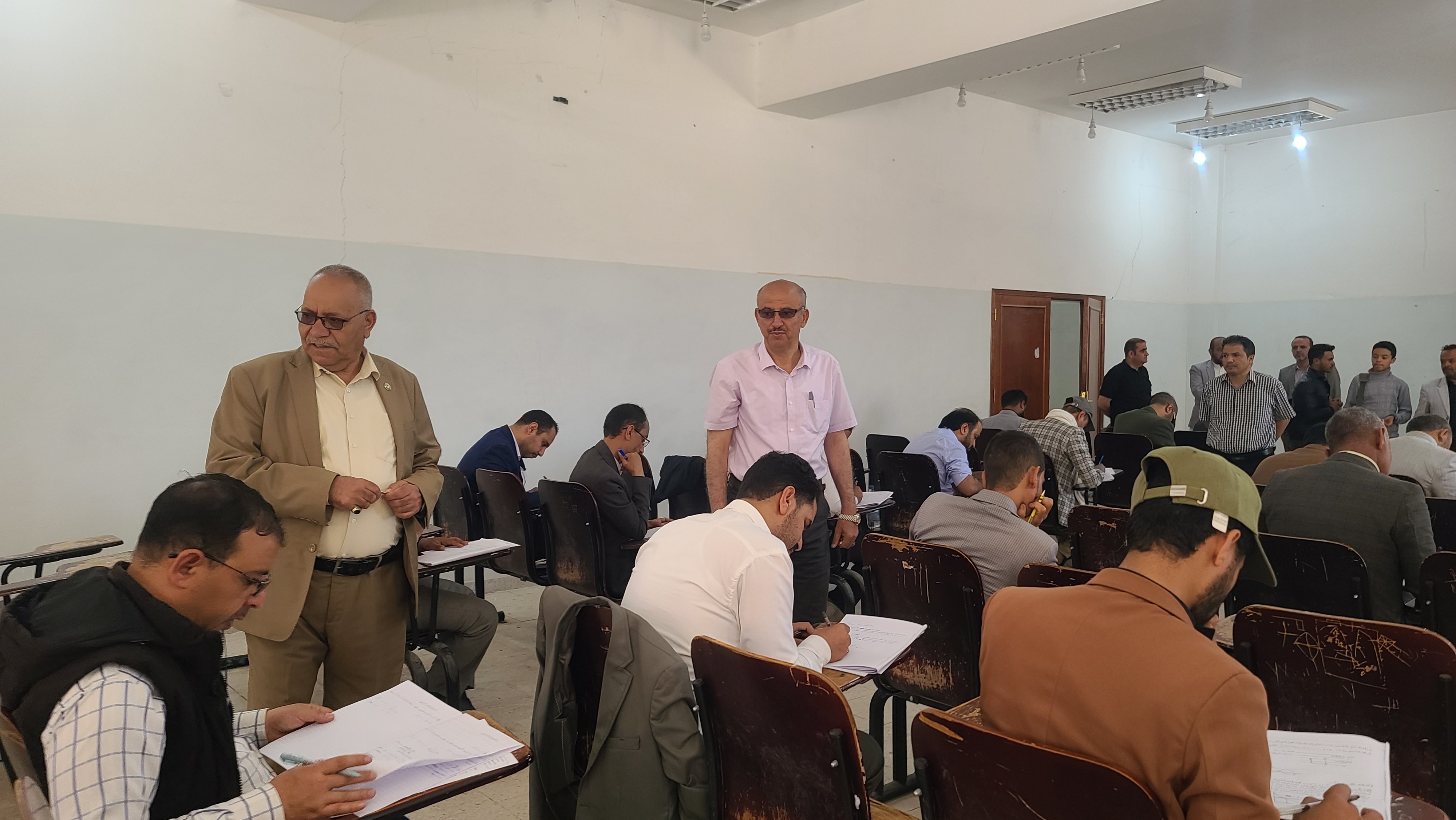 The Rector of Thamar University Inspects College of Applied Sciences and Reviews Progress of Postgraduate Examinations