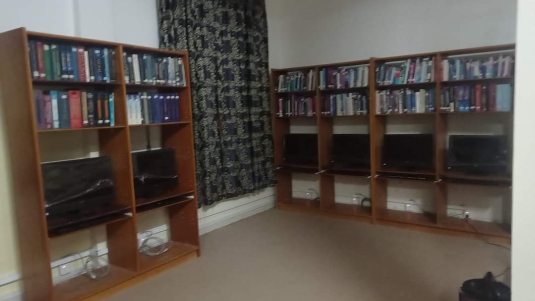 اللمسات الأخيرة في الدائرة السريرية لكلية الطب البشري في المستشفى الجامعي بمعبر لتجهيز المكتبة العامة و الالكترونية واستراحة الطالبات.... شكرا لجميع الجنود اامجهولين الذين يعملون ليلا ونهارا
