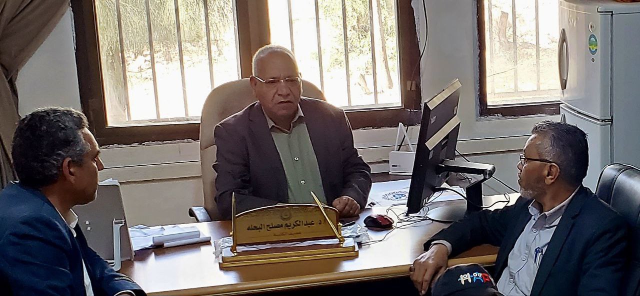 رئيس جامعة ذمار يتفقد كلية الشريعة والقانون ويطلع على الاستعدادات لامتحانات نهاية الفصل الدراسي الثاني