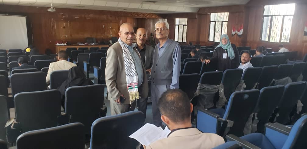 جامعة ذمار تدشن الامتحانات التقييمية لبرنامجي الدكتوراه في العلوم الإدارية 