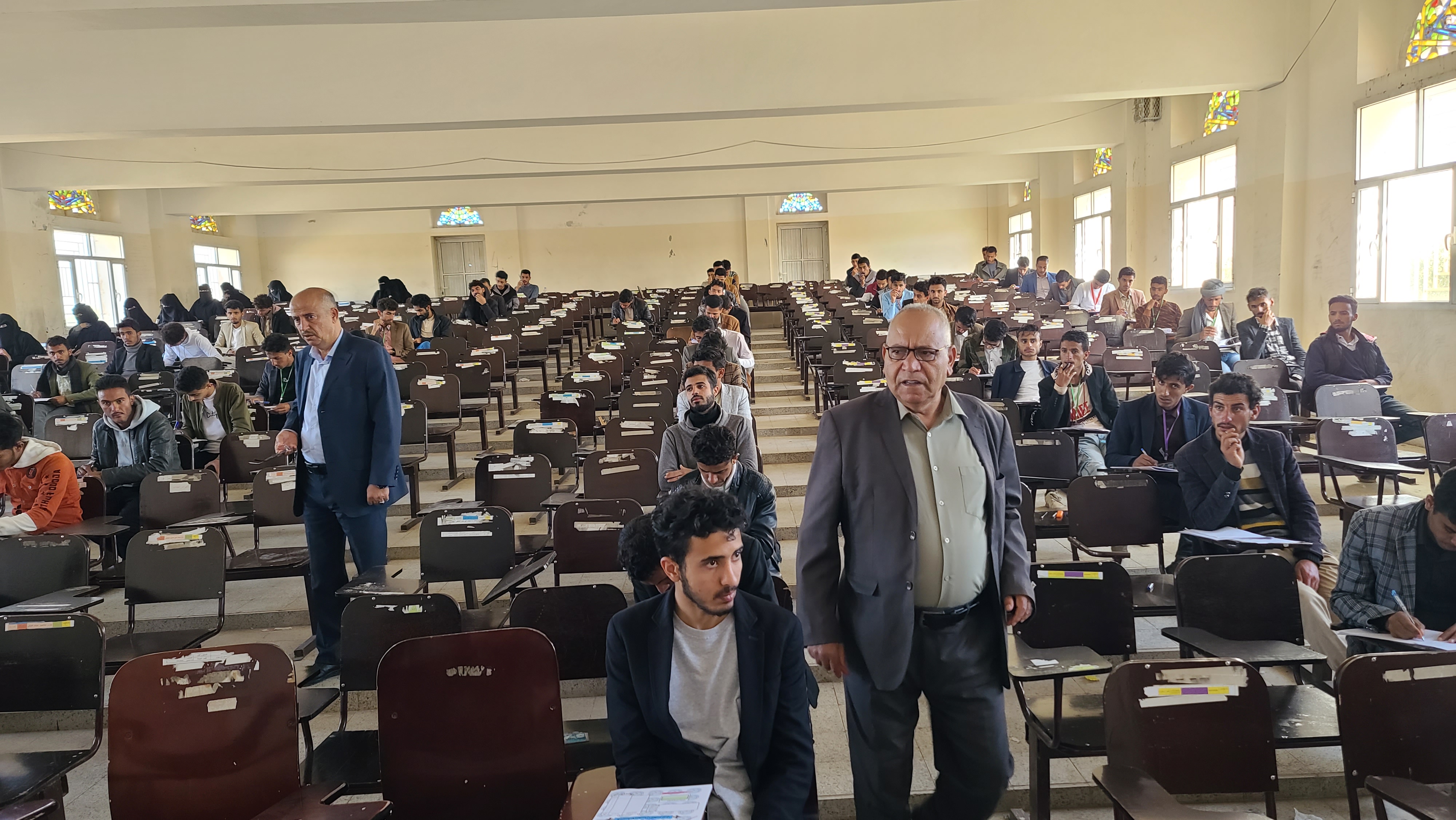 تدشين الاختبارات النهائية بكلية العلوم الإداريّة   