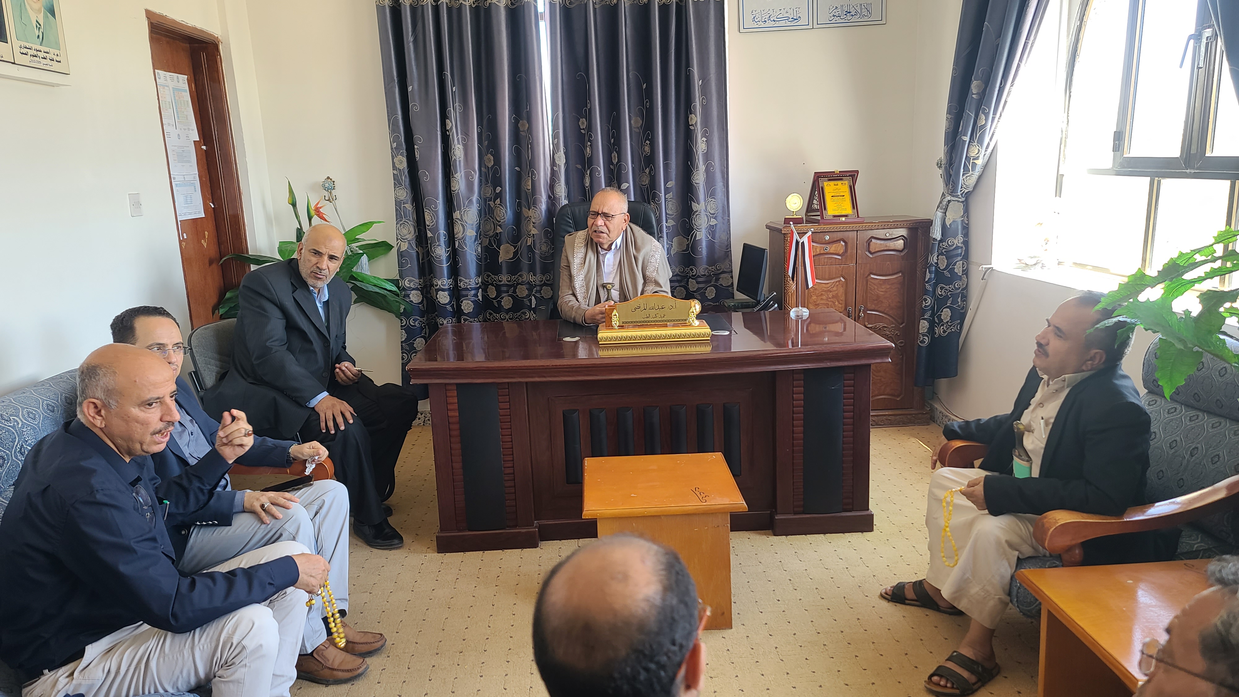 جامعة ذمار تبحث تعزيز جودة التعليم الطبي في اجتماع موسع بكلية الطب البشري 