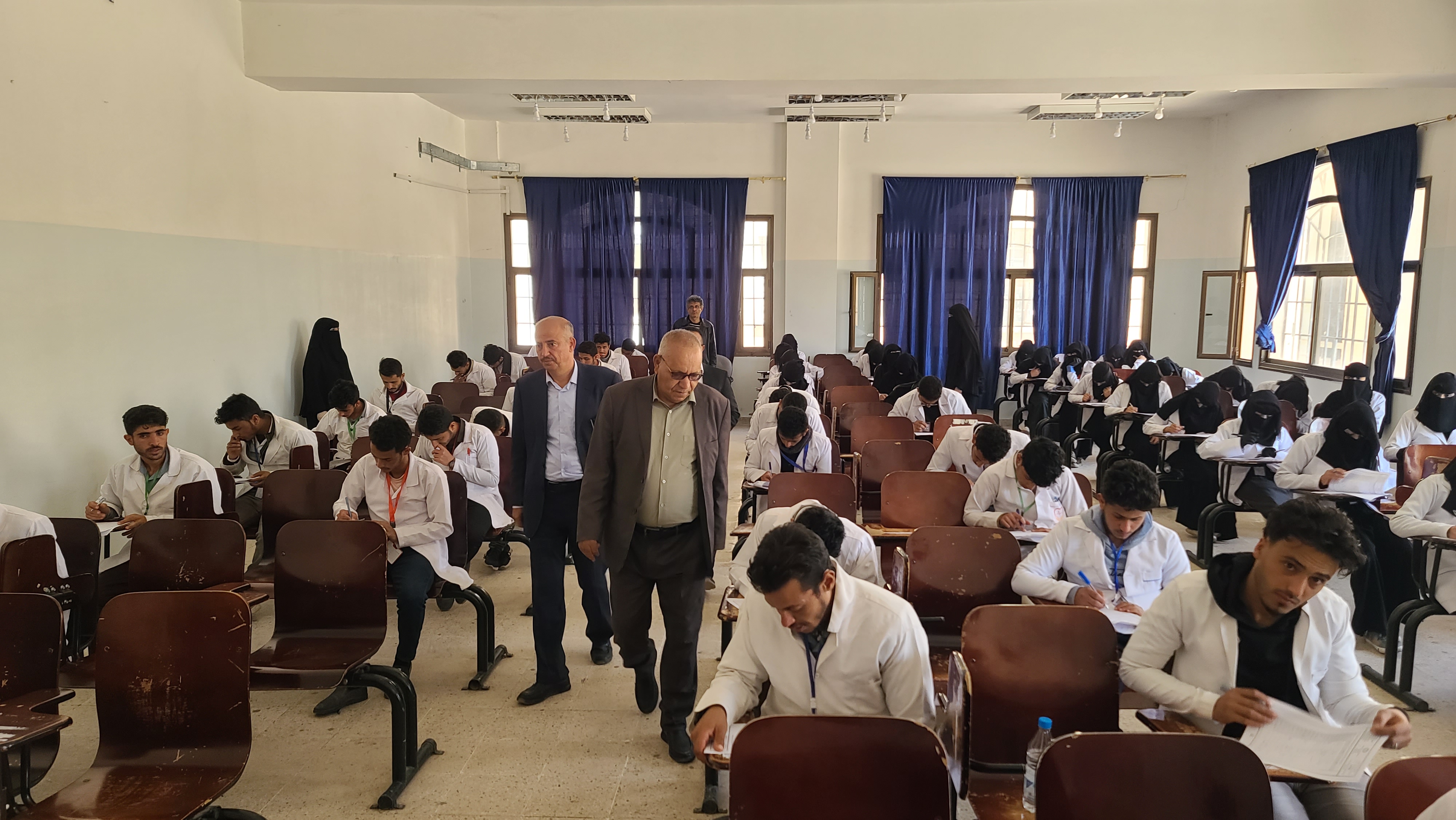 جامعة ذمار تطلق الاختبارات التحريرية والعملية  بكلية العلوم الطبية للعام الجامعي 1446هـ 