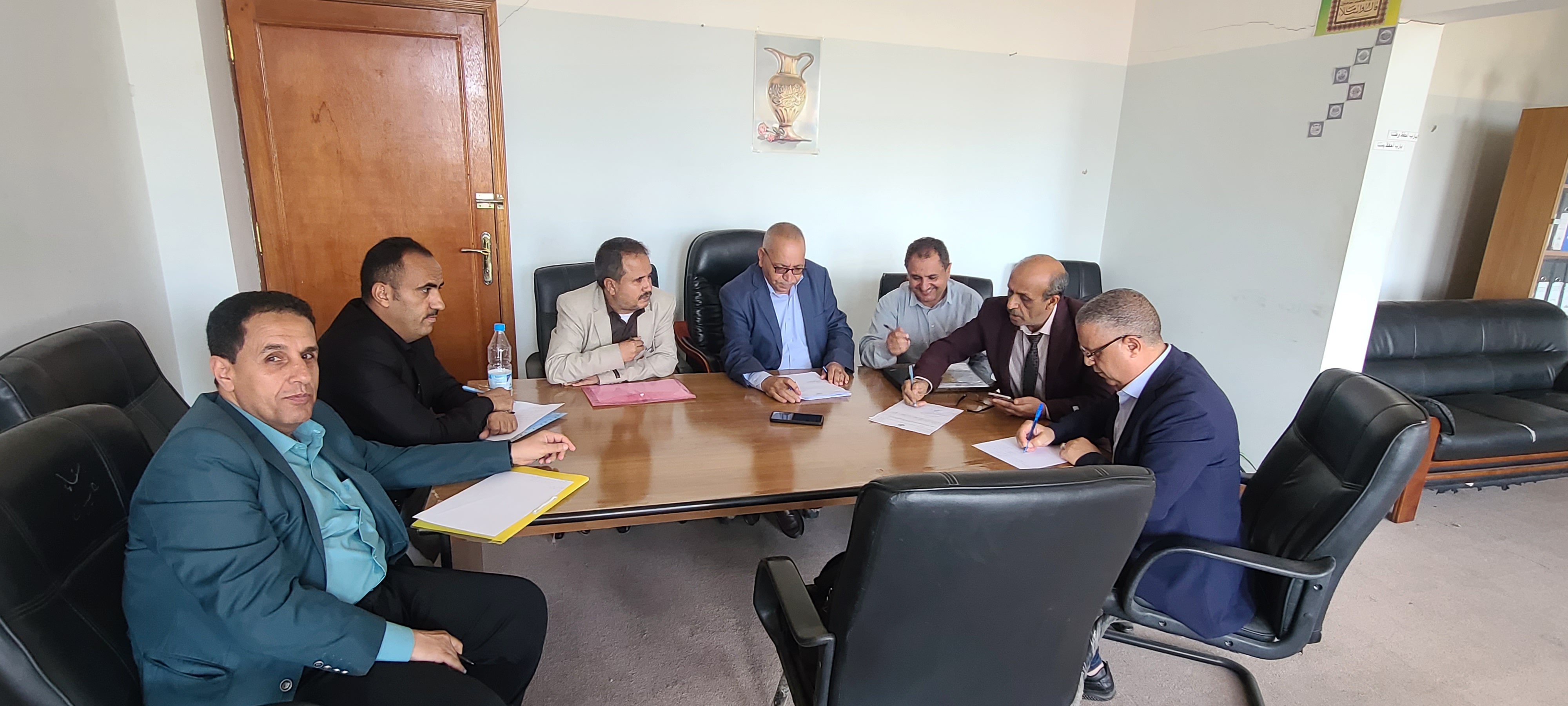 اجتماع مجلس كلية الهندسة بجامعة ذمار يناقش تحديث المقررات الدراسية 