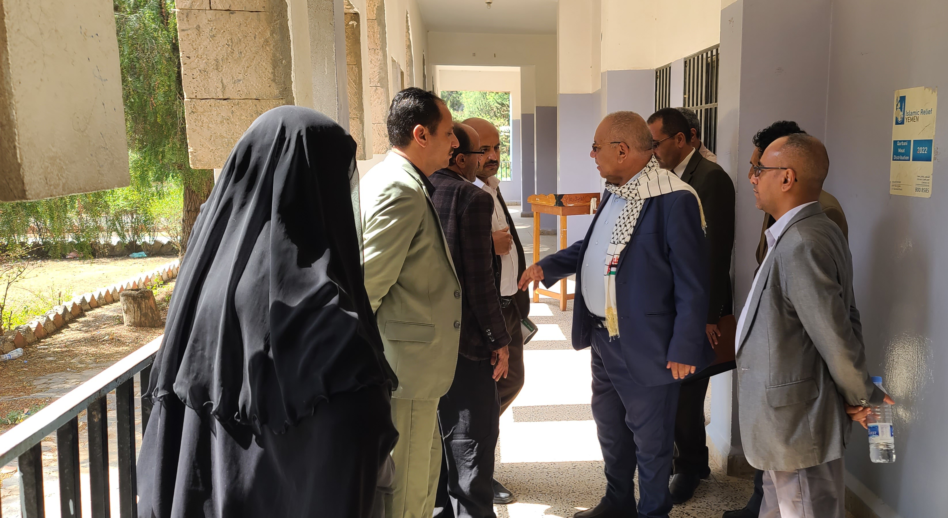 الدكتور الحيفي يتفقد كلية التربية ويناقش مع قياداتها عدد من القضايا 
