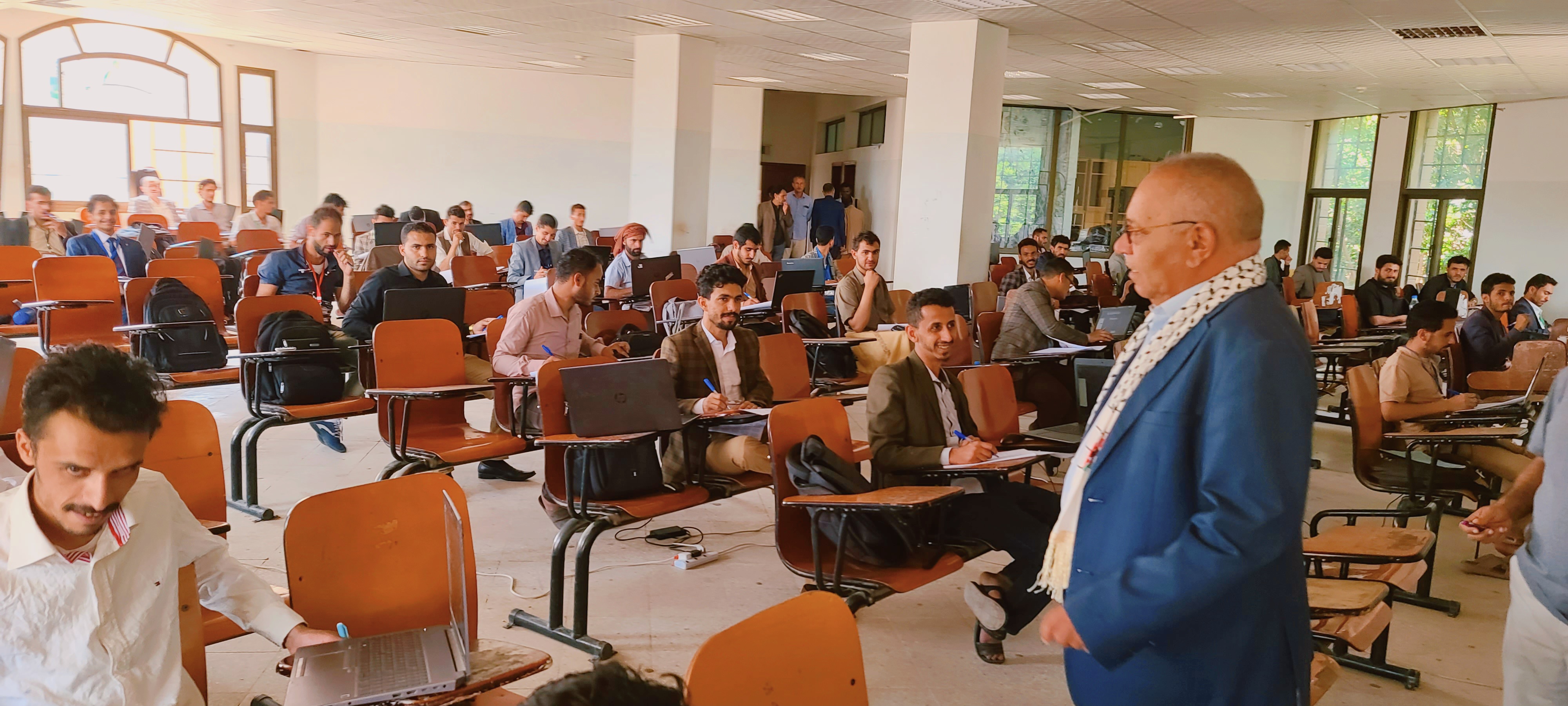 رئيس الجامعة يدشن الامتحانات النهائية بكلية الهندسة