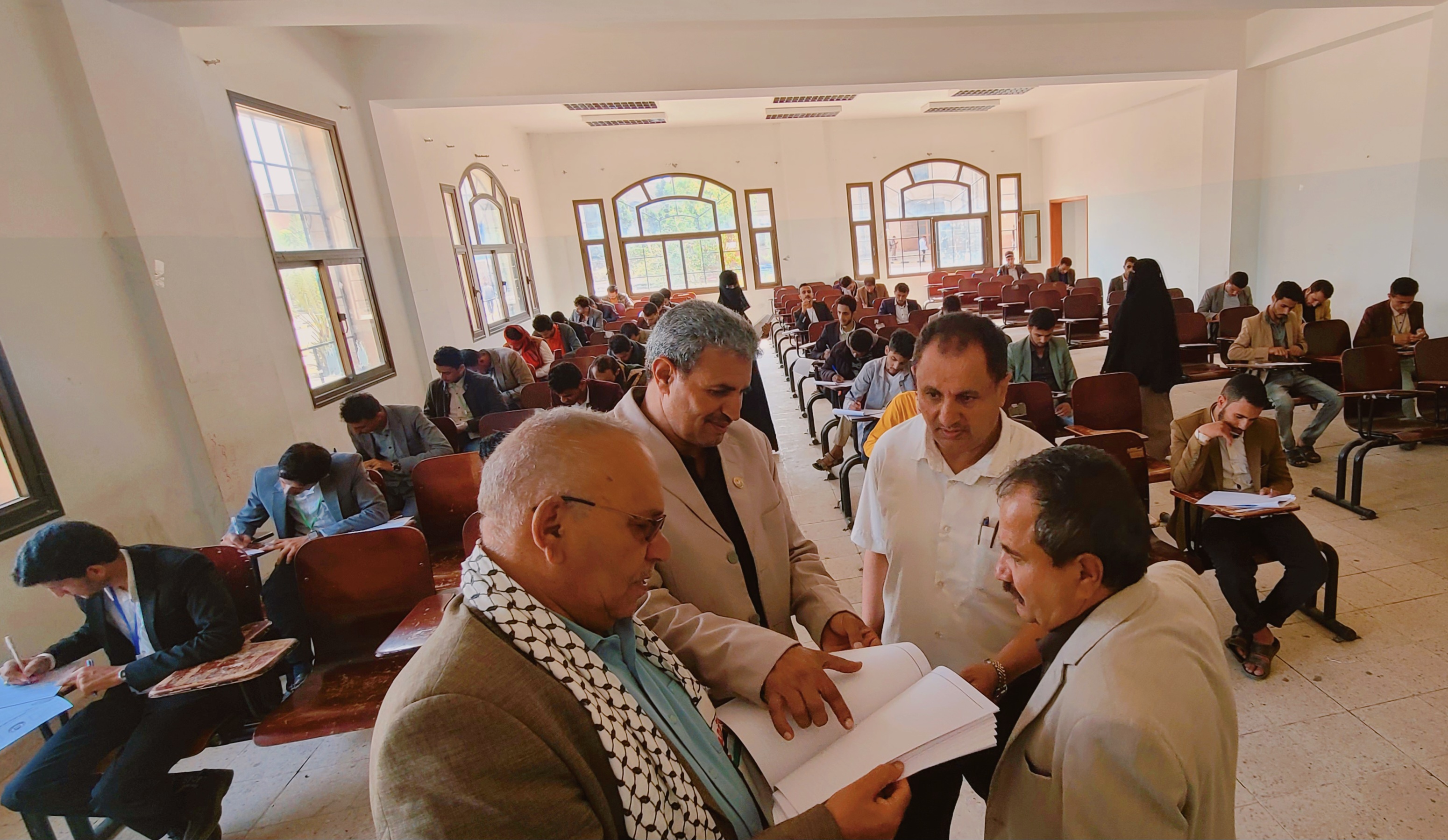 جامعة ذمار تدشن الامتحانات النهائية بكلية الهندسة